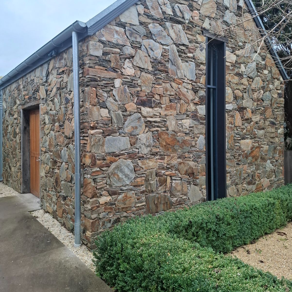 Field stone building hand-built by David Korda of Homestead Stonework